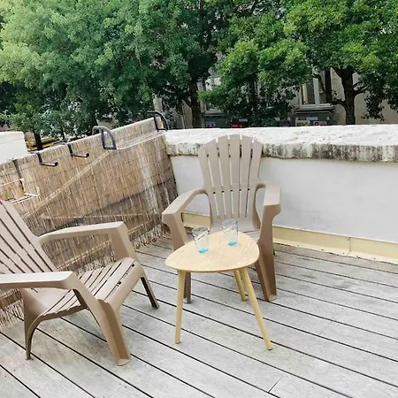 Bel T2 Lumineux Avec Terrasse Hyper Centre. * La Rochelle (Charente-Maritime)